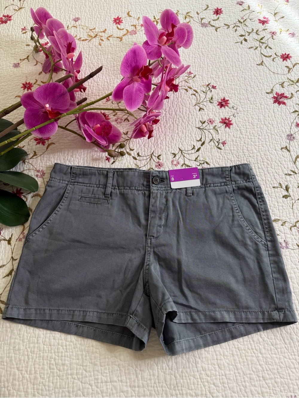 NWT Merona Womens Gray Flat Front Chino Shorts size 8 | inseam 3”